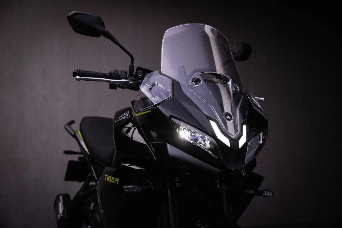 Nuova Triumph Tiger 800: nuovo motore, dotazione top. Ecco quanto costa e quando sarà in vendita