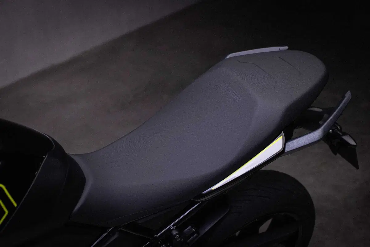 Nuova Triumph Tiger 800: nuovo motore, dotazione top. Ecco quanto costa e quando sarà in vendita (4)