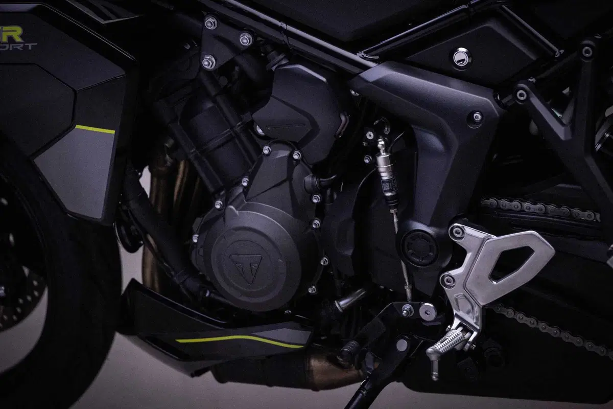 Nuova Triumph Tiger 800: nuovo motore, dotazione top. Ecco quanto costa e quando sarà in vendita (9)