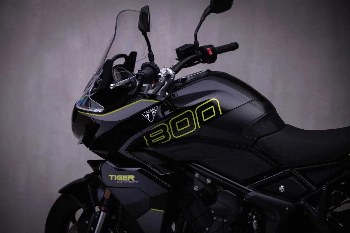 Nuova Triumph Tiger 800: nuovo motore, dotazione top. Ecco quanto costa e quando sarà in vendita (10)