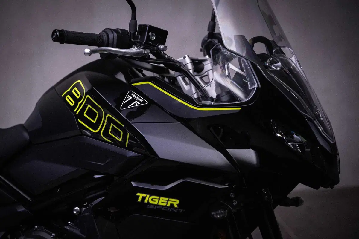 Nuova Triumph Tiger 800: nuovo motore, dotazione top. Ecco quanto costa e quando sarà in vendita (12)
