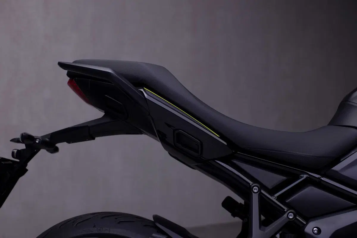 Nuova Triumph Tiger 800: nuovo motore, dotazione top. Ecco quanto costa e quando sarà in vendita (13)