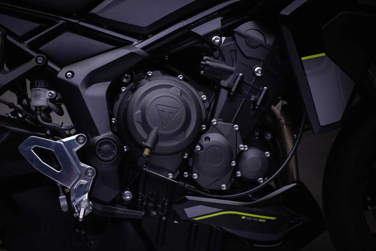 Nuova Triumph Tiger 800: nuovo motore, dotazione top. Ecco quanto costa e quando sarà in vendita (14)