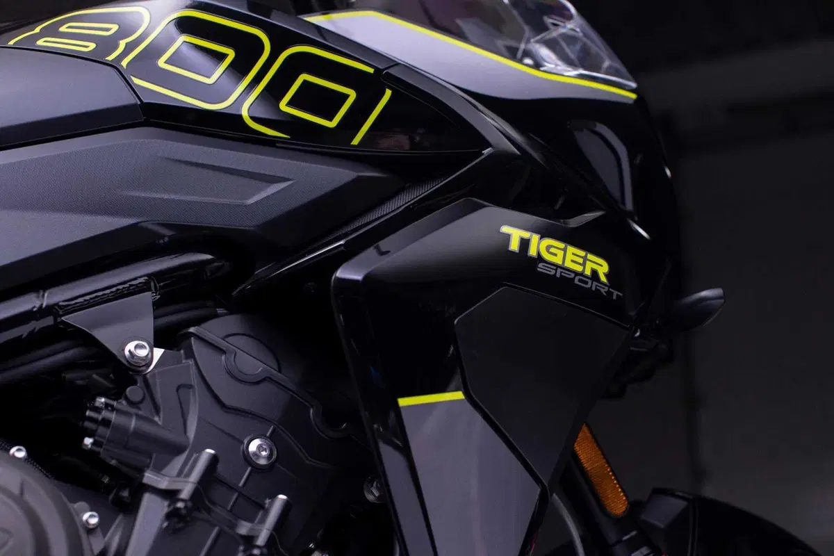 Nuova Triumph Tiger 800: nuovo motore, dotazione top. Ecco quanto costa e quando sarà in vendita (15)