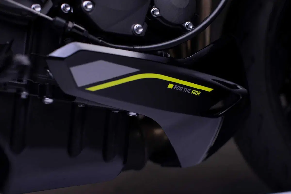 Nuova Triumph Tiger 800: nuovo motore, dotazione top. Ecco quanto costa e quando sarà in vendita (16)
