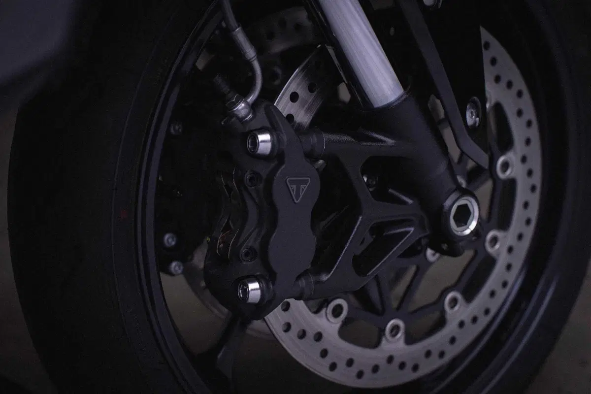 Nuova Triumph Tiger 800: nuovo motore, dotazione top. Ecco quanto costa e quando sarà in vendita (17)