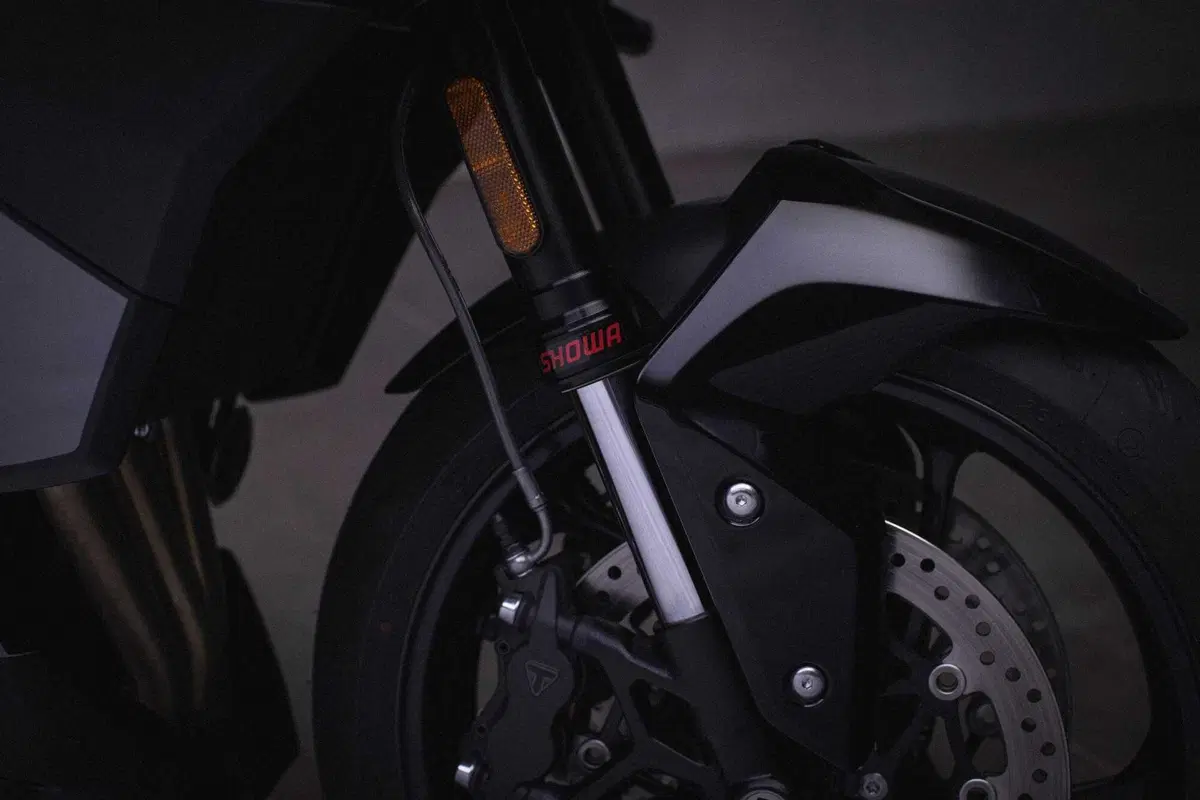 Nuova Triumph Tiger 800: nuovo motore, dotazione top. Ecco quanto costa e quando sarà in vendita (18)