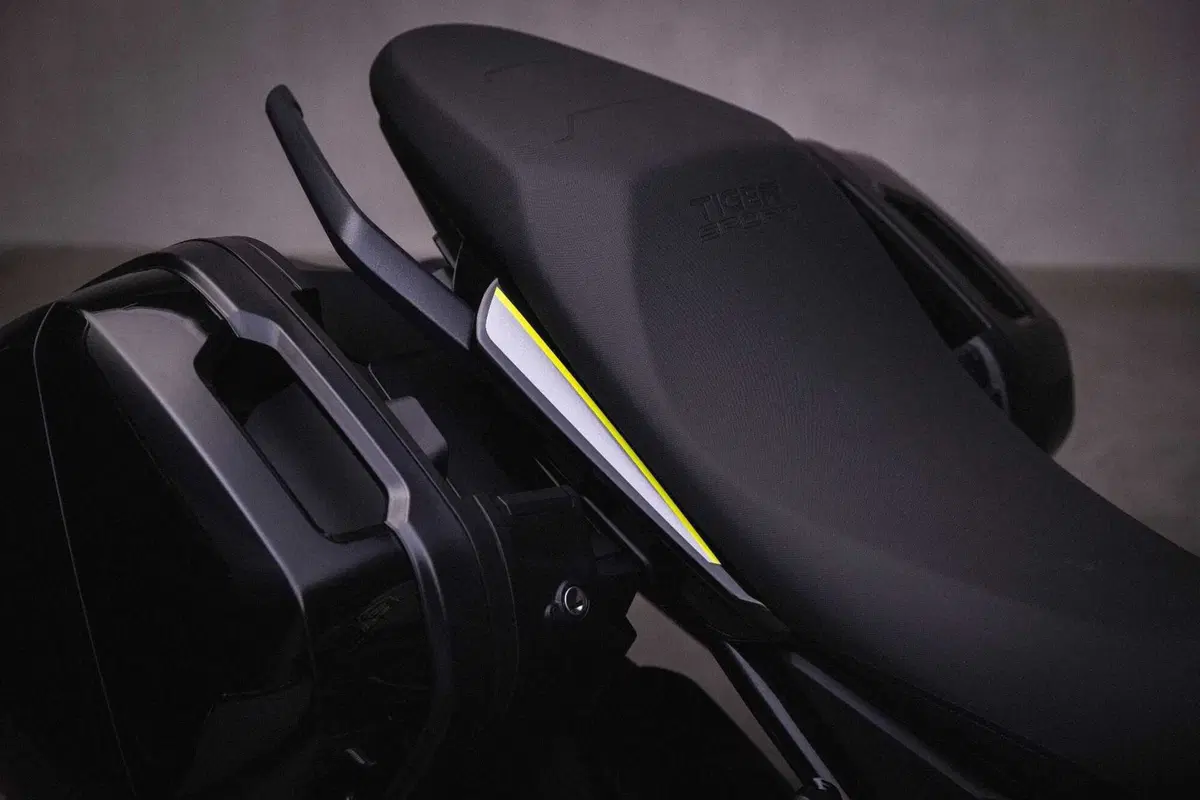 Nuova Triumph Tiger 800: nuovo motore, dotazione top. Ecco quanto costa e quando sarà in vendita (20)