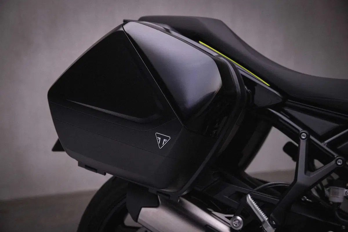 Nuova Triumph Tiger 800: nuovo motore, dotazione top. Ecco quanto costa e quando sarà in vendita (21)