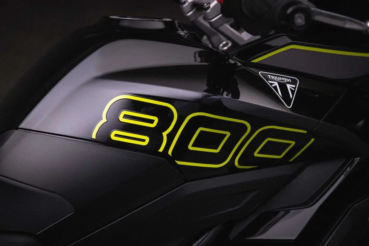 Nuova Triumph Tiger 800: nuovo motore, dotazione top. Ecco quanto costa e quando sarà in vendita (22)
