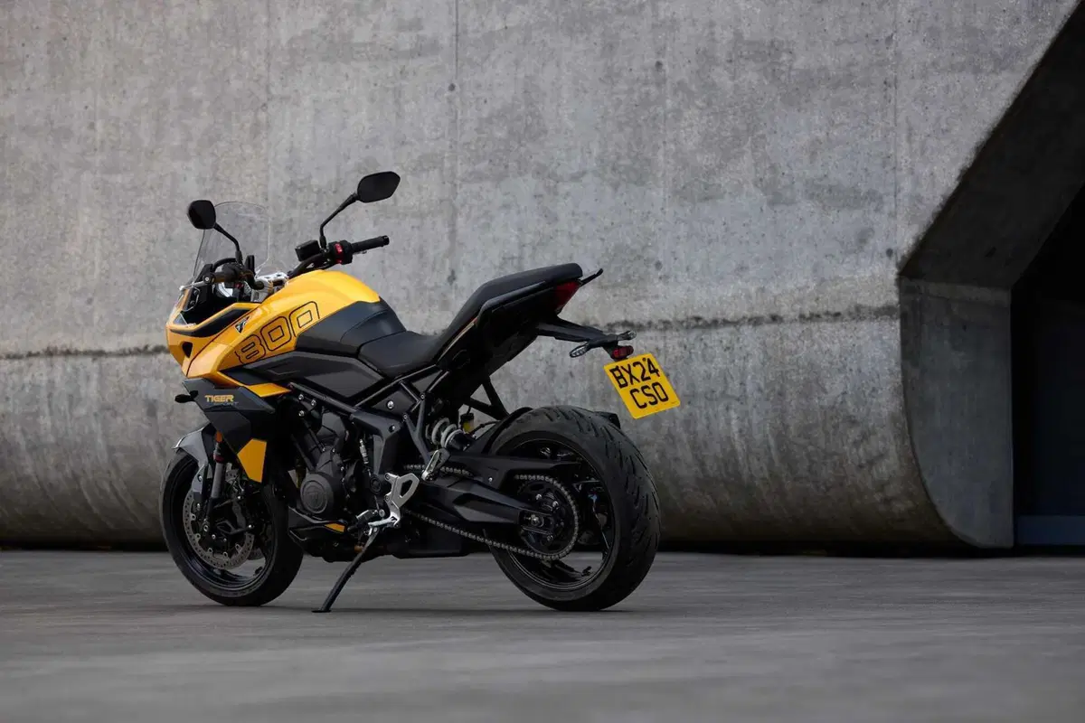 Nuova Triumph Tiger 800: nuovo motore, dotazione top. Ecco quanto costa e quando sarà in vendita (37)