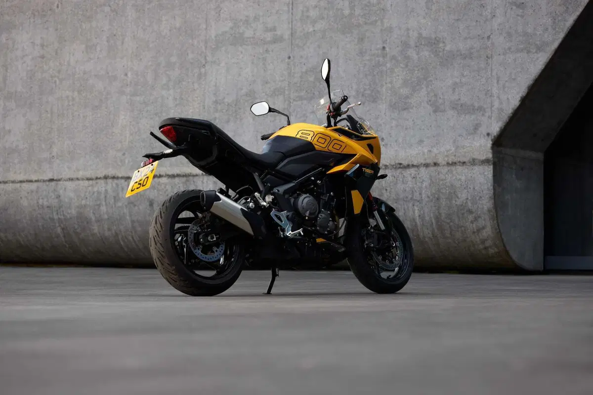 Nuova Triumph Tiger 800: nuovo motore, dotazione top. Ecco quanto costa e quando sarà in vendita (38)