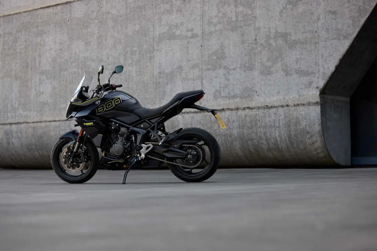 Nuova Triumph Tiger 800: nuovo motore, dotazione top. Ecco quanto costa e quando sarà in vendita (42)