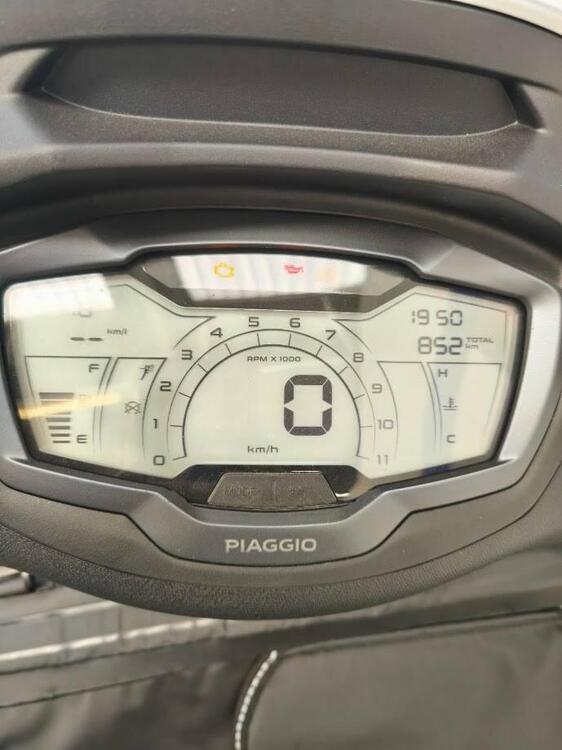 Piaggio Beverly 300 ABS-ASR (2021 - 24) (4)