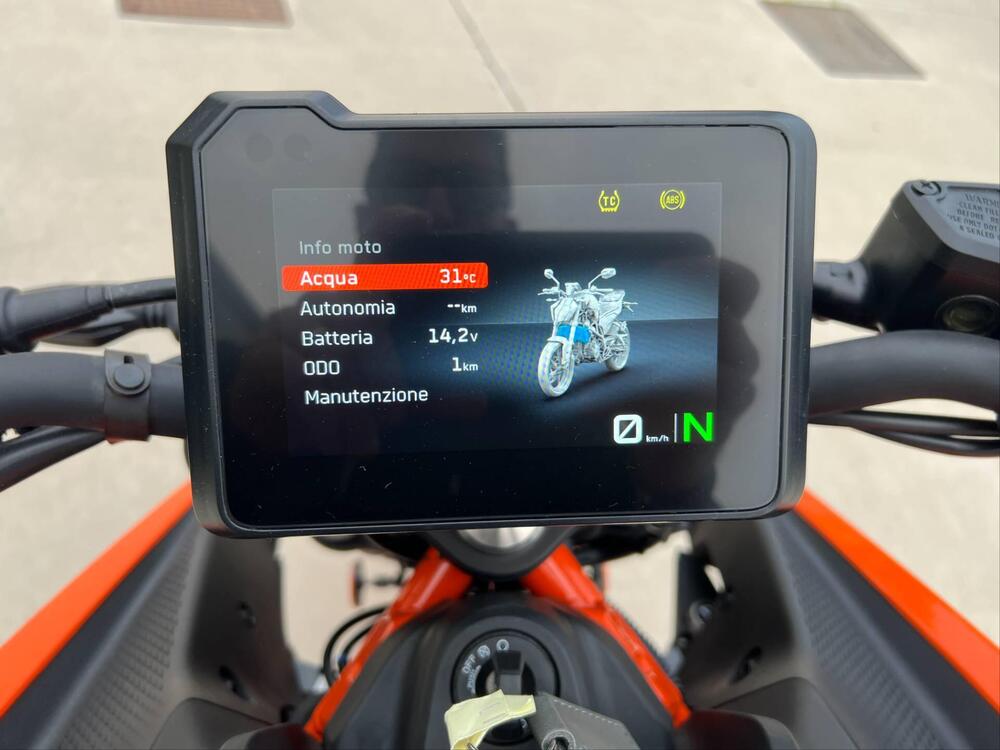 KTM 390 Duke (2024) (3)