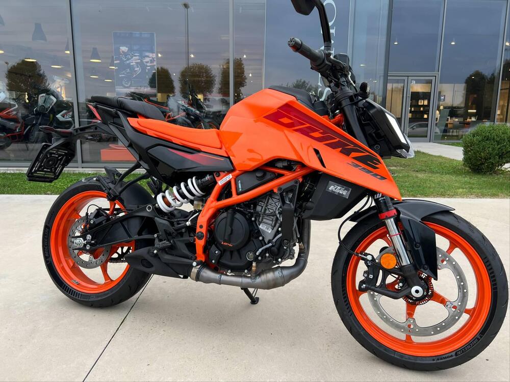 KTM 390 Duke (2024) (4)