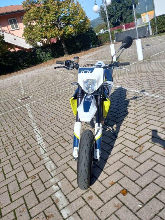 Husqvarna 701 Supermoto (2017 - 19) (2)