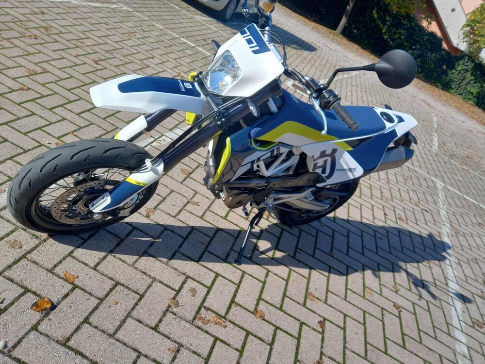 Husqvarna 701 Supermoto (2017 - 19) (3)