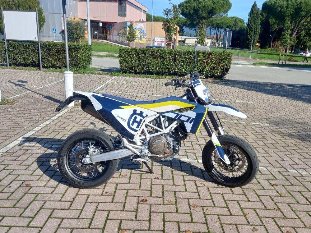 Husqvarna 701 Supermoto (2017 - 19) (5)