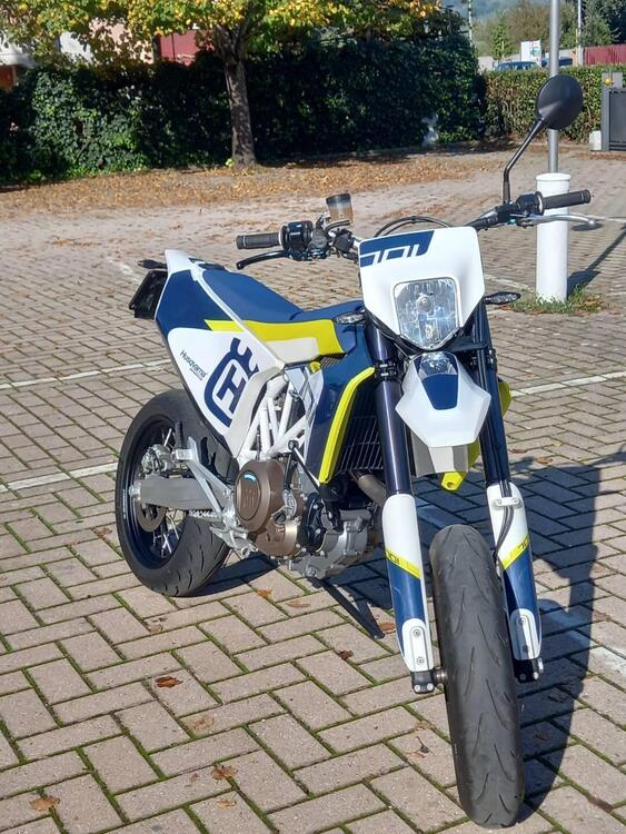 Husqvarna 701 Supermoto (2017 - 19)