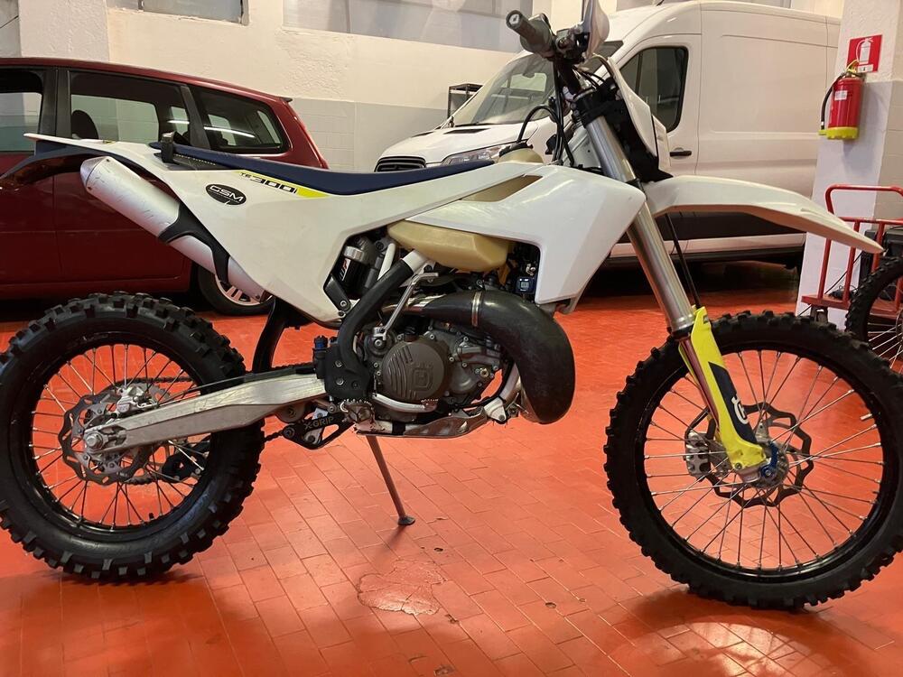 Husqvarna TE 300i (2018) (2)