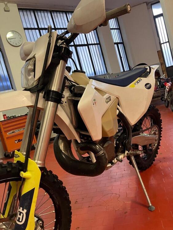 Husqvarna TE 300i (2018) (4)