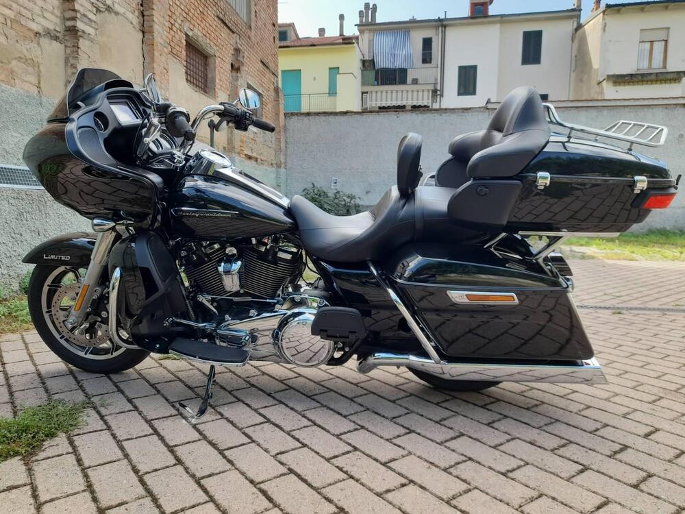 Harley-Davidson 107 Road Glide Ultra (2017 - 18) - FLTRU (2)