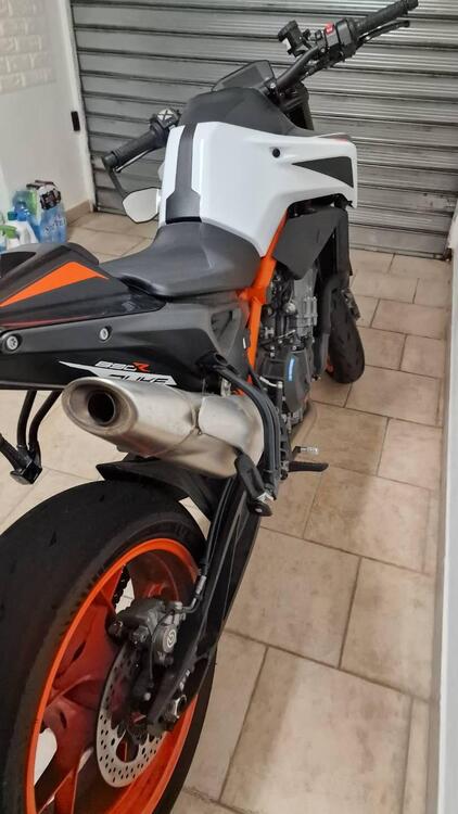 KTM 890 Duke R (2021) (2)