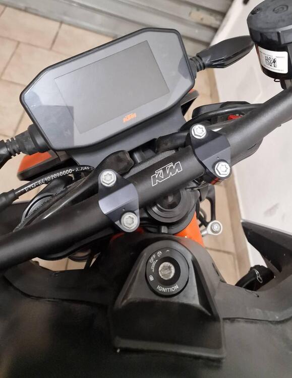 KTM 890 Duke R (2021) (4)