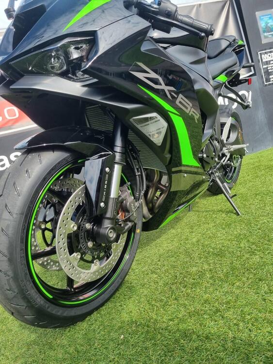 Kawasaki Ninja 636 ZX-6R (2024 - 25) (4)