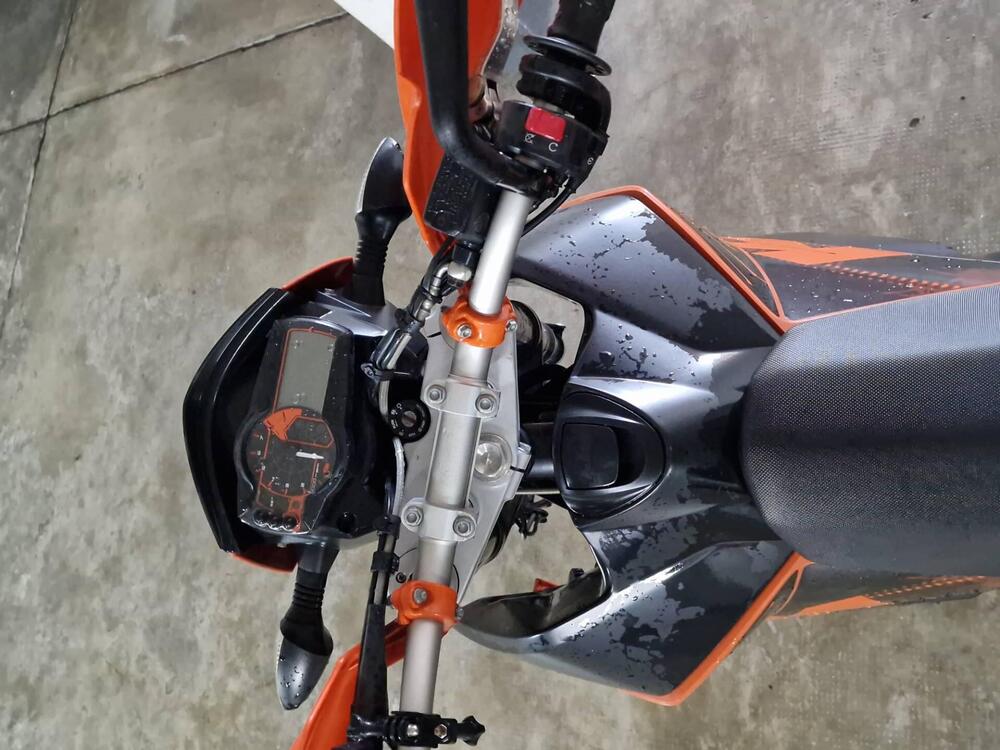 KTM 690 Supermoto (5)