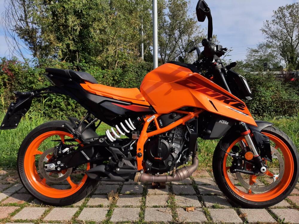 KTM 390 Duke (2024) (2)