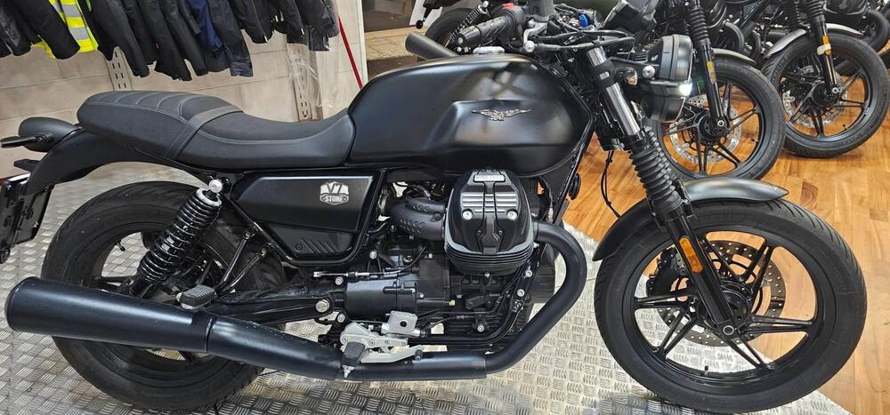 Moto Guzzi V7 Stone (2021 - 24)