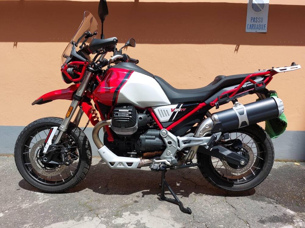 Moto Guzzi V85 TT Evocative Graphics (2021 - 23) (4)