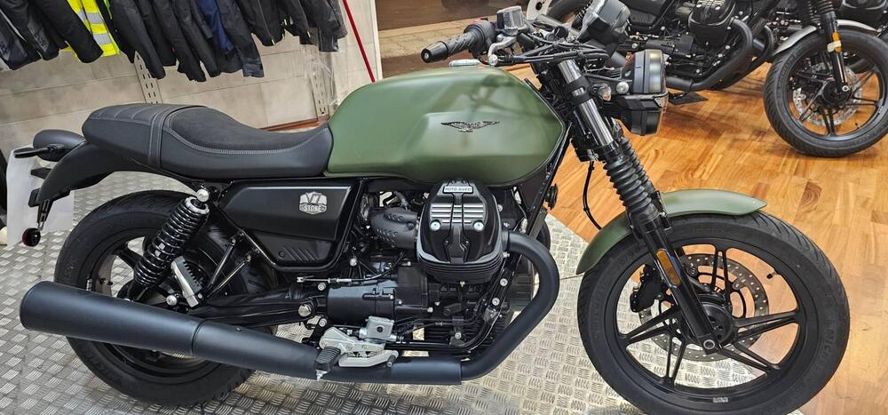 Moto Guzzi V7 Stone (2021 - 24) (2)