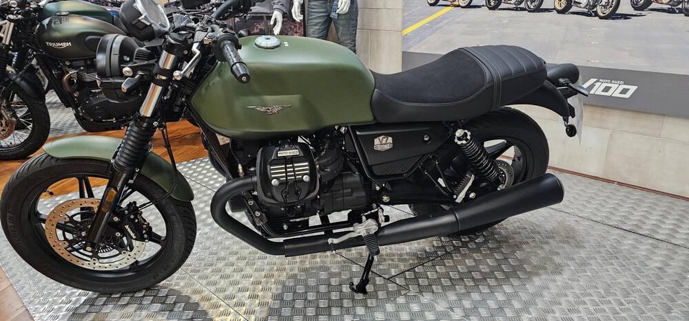 Moto Guzzi V7 Stone (2021 - 24)