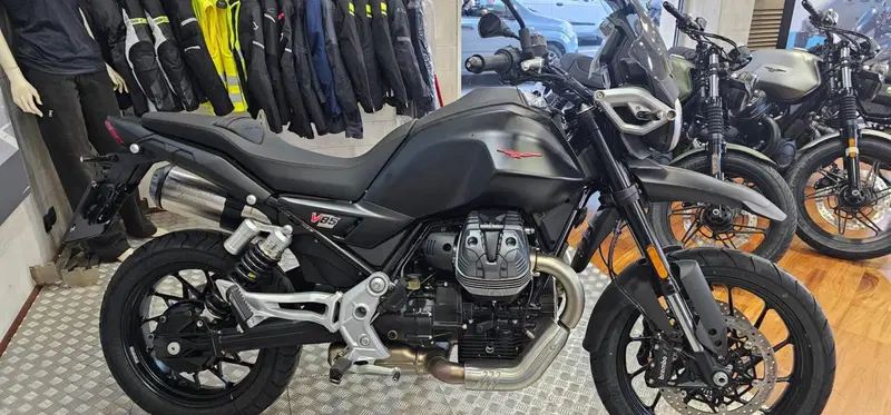 Moto Guzzi V85 Strada (2024 - 26) (2)