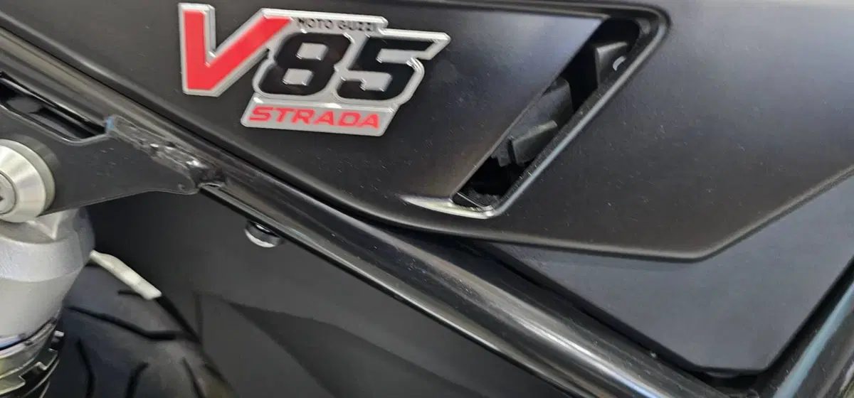 Moto Guzzi V85 Strada (2024 - 26) (3)