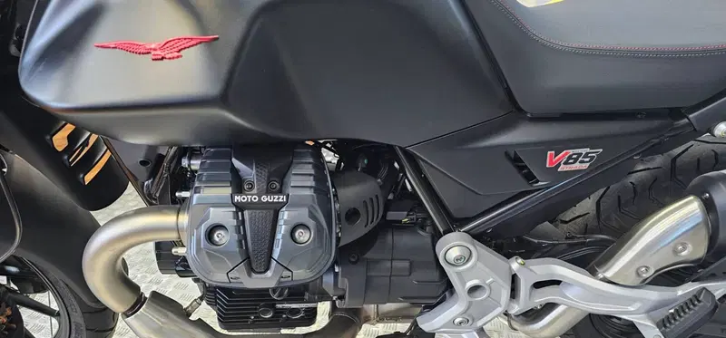 Moto Guzzi V85 Strada (2024 - 26) (5)