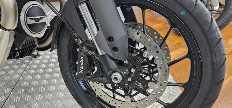 Moto Guzzi V85 Strada (2024 - 26) (6)