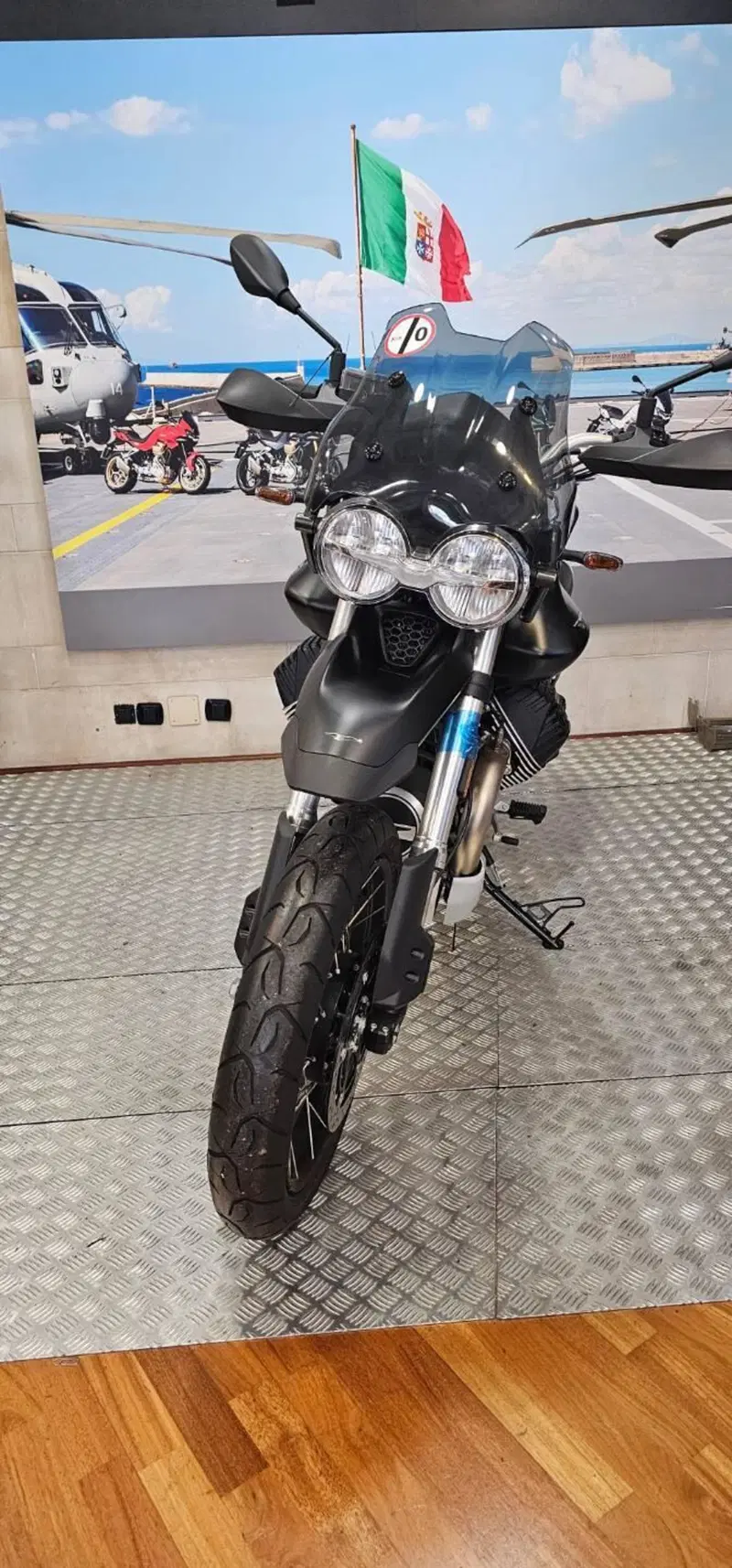 Moto Guzzi V85 Strada (2024 - 26) (7)