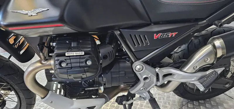 Moto Guzzi V85 Strada (2024 - 26) (11)
