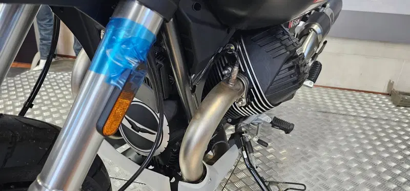 Moto Guzzi V85 Strada (2024 - 26) (12)