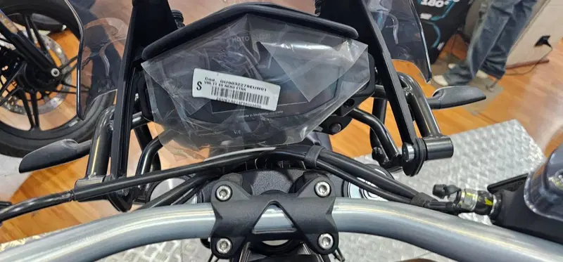 Moto Guzzi V85 Strada (2024 - 26) (13)