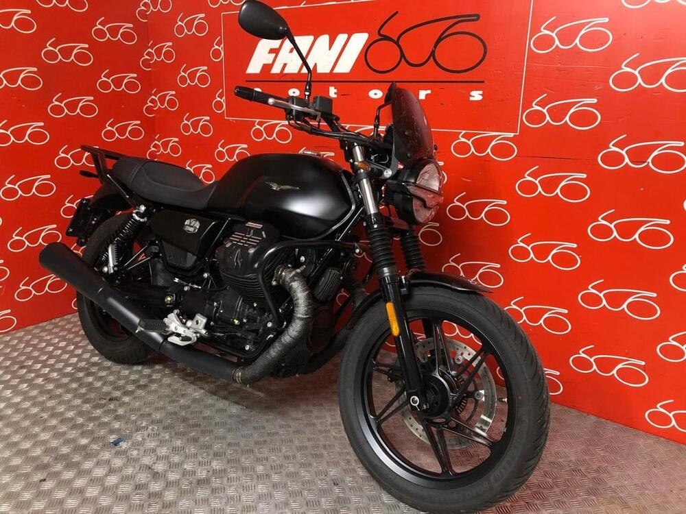 Moto Guzzi V7 Stone (2021 - 24) (2)