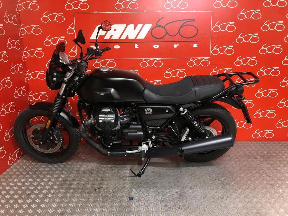 Moto Guzzi V7 Stone (2021 - 24) (3)