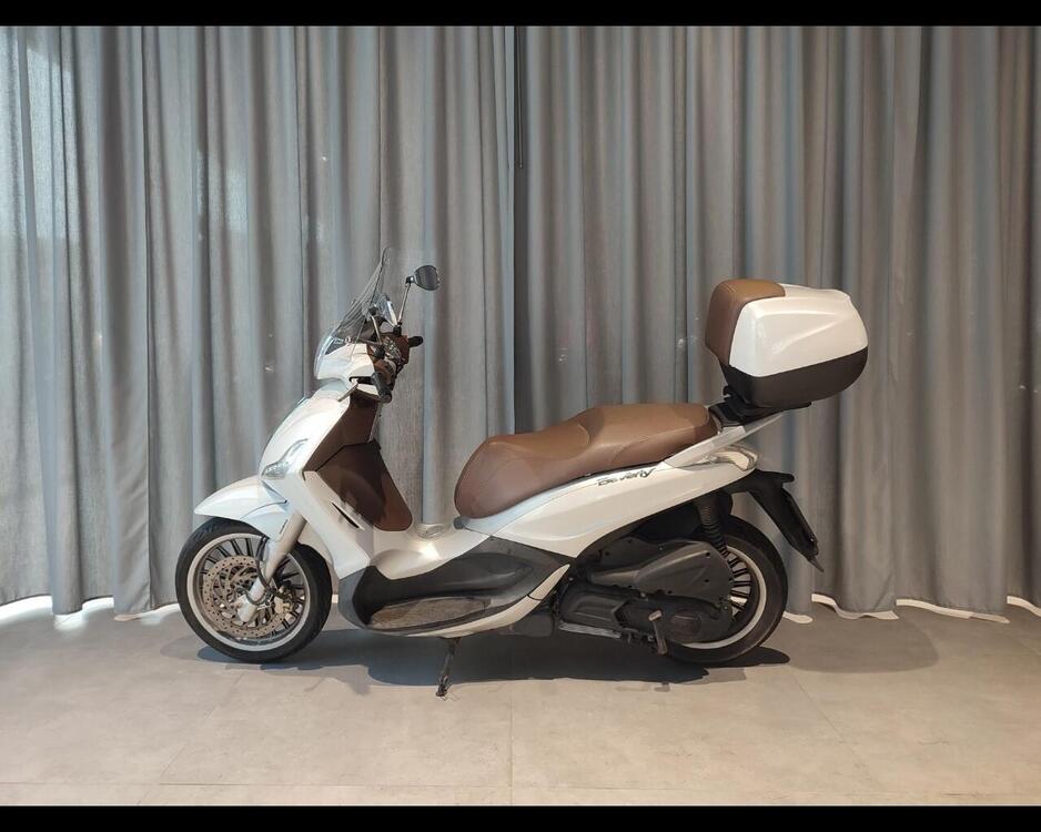 Piaggio Beverly 300 i.e. ABS-ASR (2016 - 20) (5)