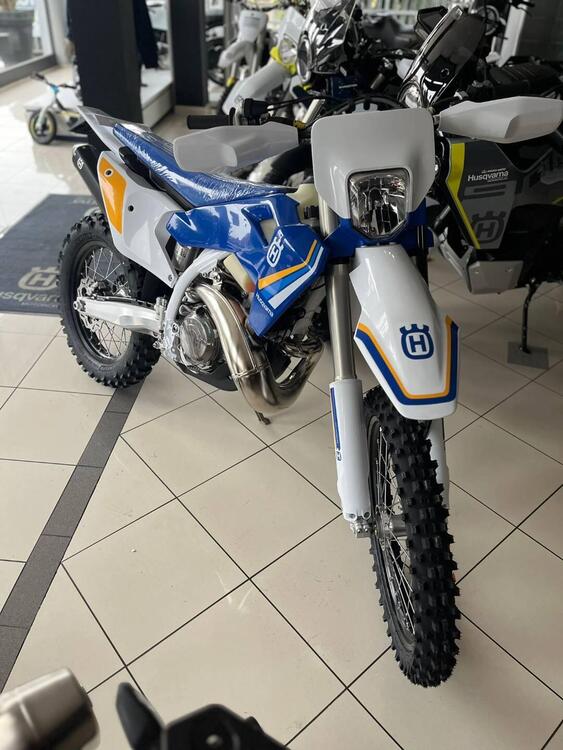 Husqvarna TE 300 (2025) (2)