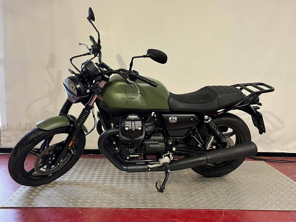 Moto Guzzi V7 Stone (2021 - 24) (2)