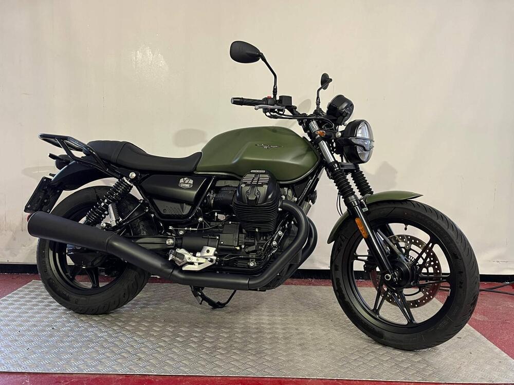 Moto Guzzi V7 Stone (2021 - 24)